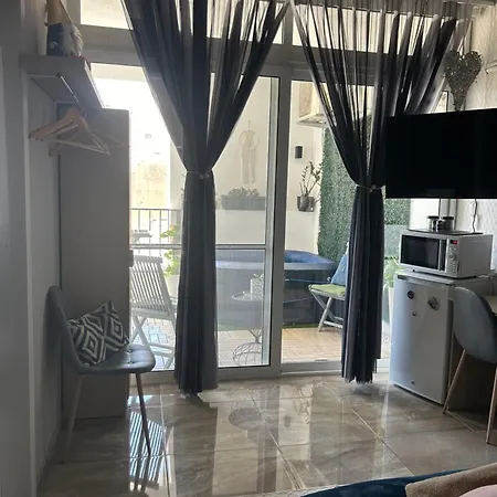 Homestay Hortensia St. Paul's Bay